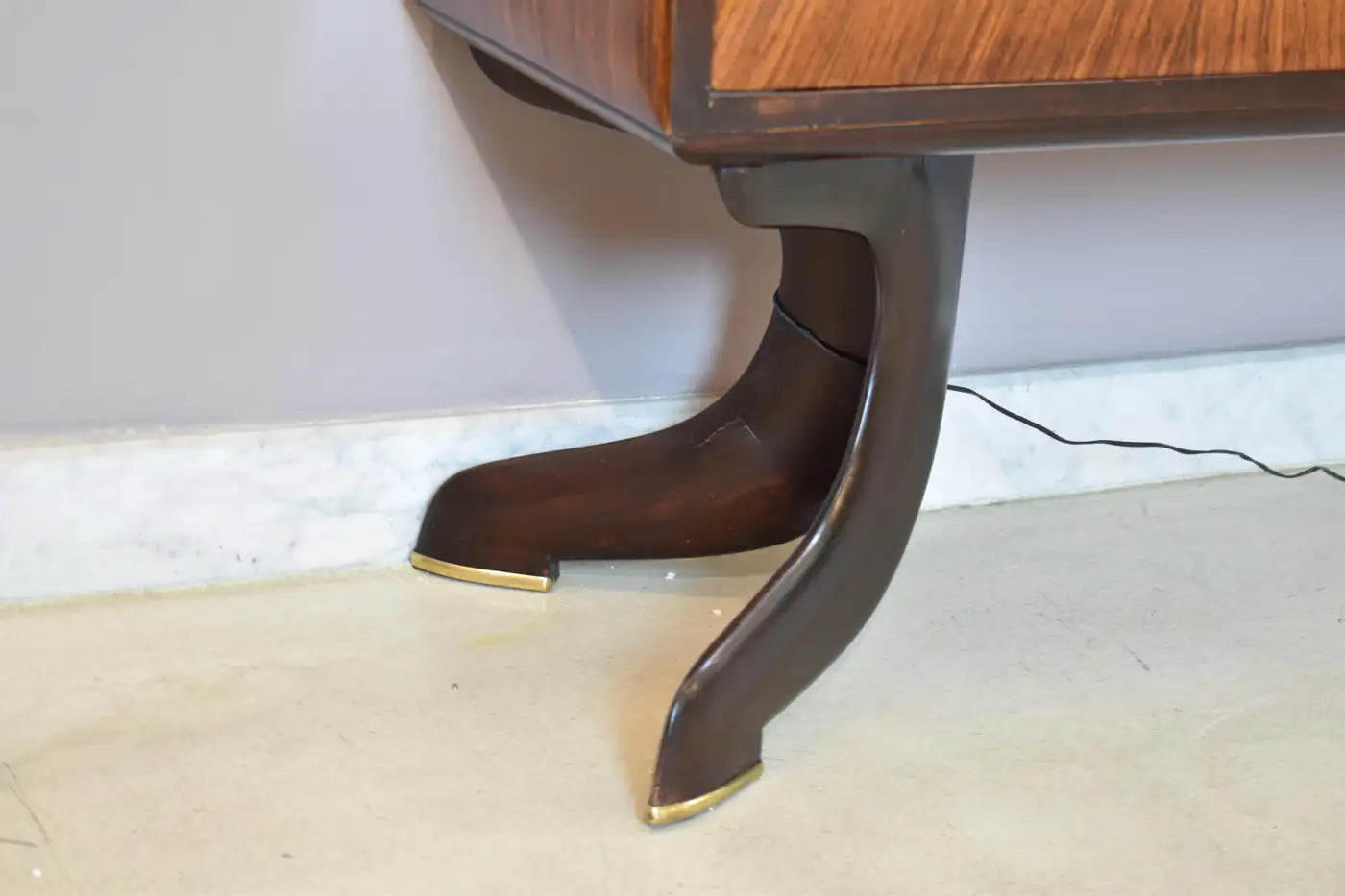 Italian Mid-Century Bar Cabinet in Walnut and Brass, Attributed to Paolo Buffa